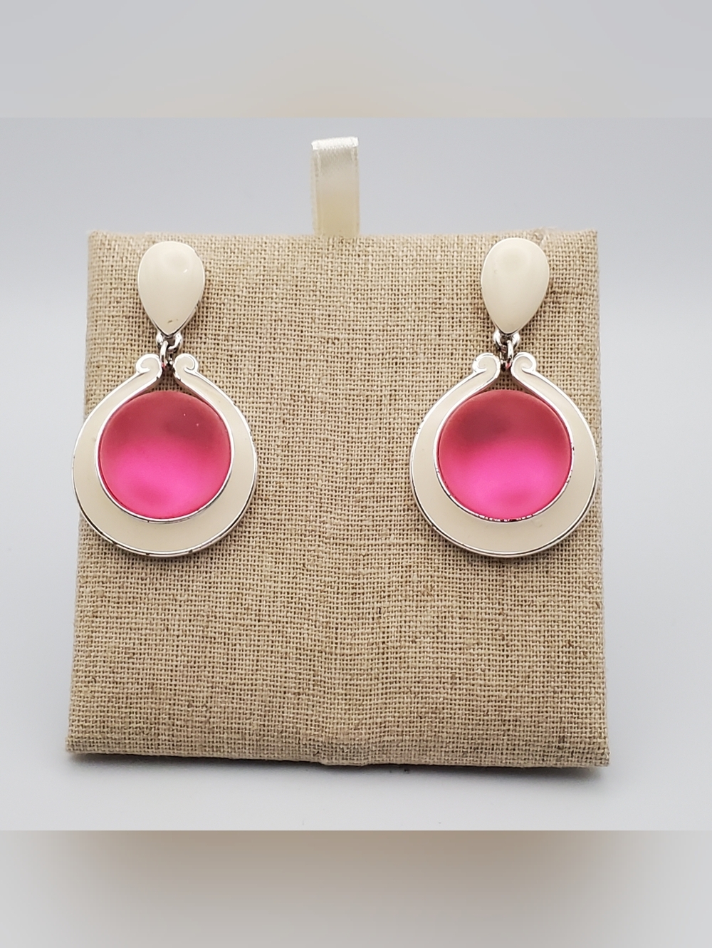 VTG Fluorescent Pink Lucite Dome Candy Drop Earrings Silver Tone White Enamel